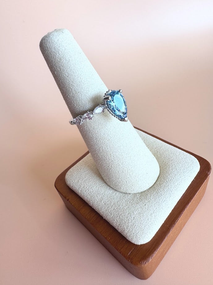 14k White Gold 1.59 Lab Fancy Vivid Blue Pear Shape Diamond Ring w/ 3/4ctw pear accent diamonds